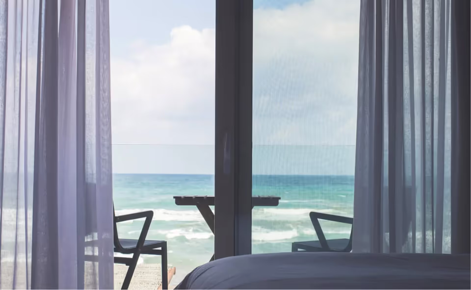 Smart Rooms, Smarter Stay: How AI is Changing the Hotel Experience